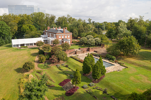 aerial view of oxon hill manor
